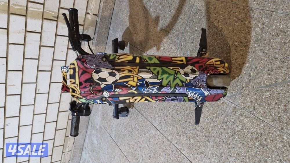 سكوتر كهربائي للبيع معاه شاحن مستعمل يشتغل ممتاز مو خربان0