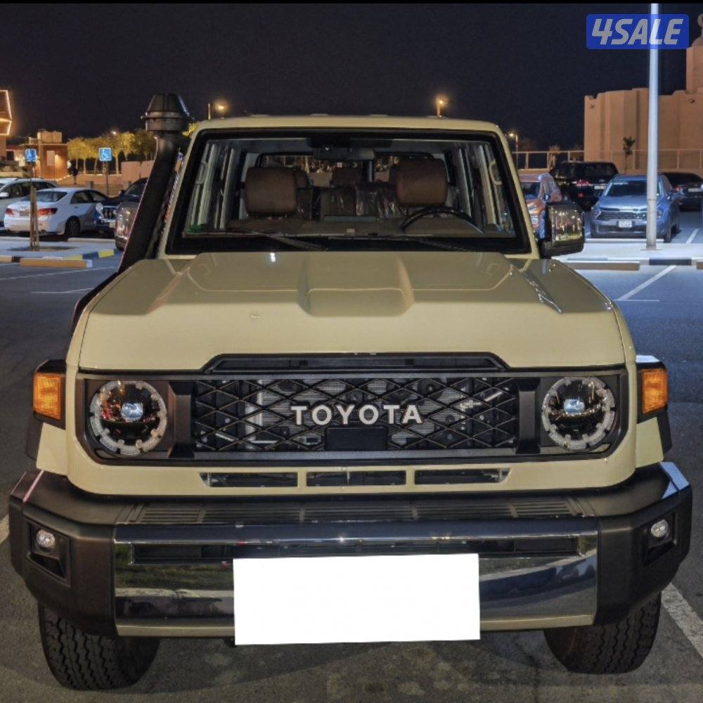 للبيع تويوتا لاندكروزر نص (( LC76 ))1