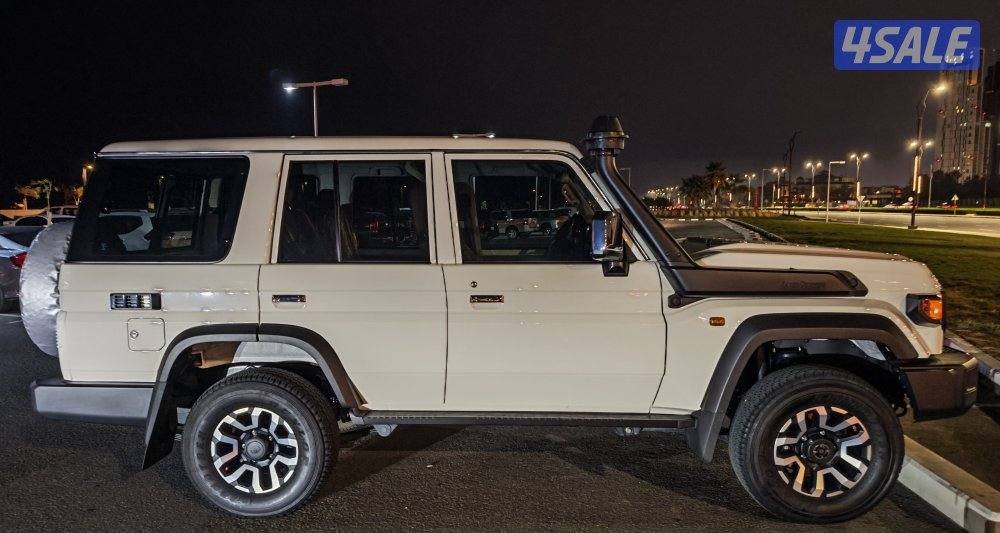 للبيع تويوتا لاندكروزر نص (( LC76 ))3