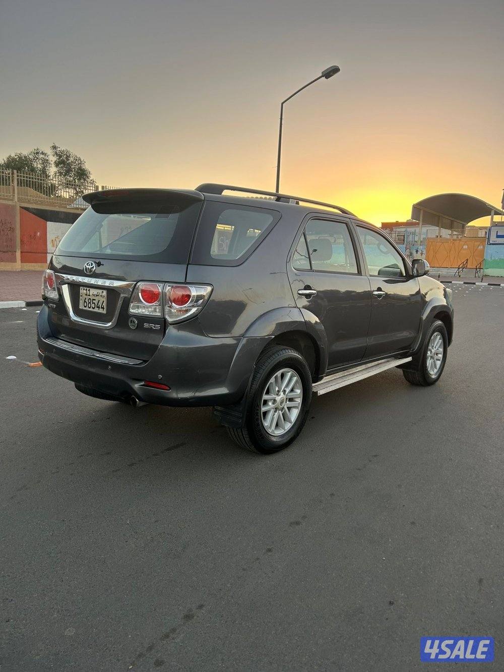 فورتنر موديل ٢٠١٣ نضيف 6 سلندر فول3