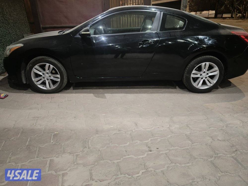 للبيع التيما موديل 2011 اربعه سلندر1