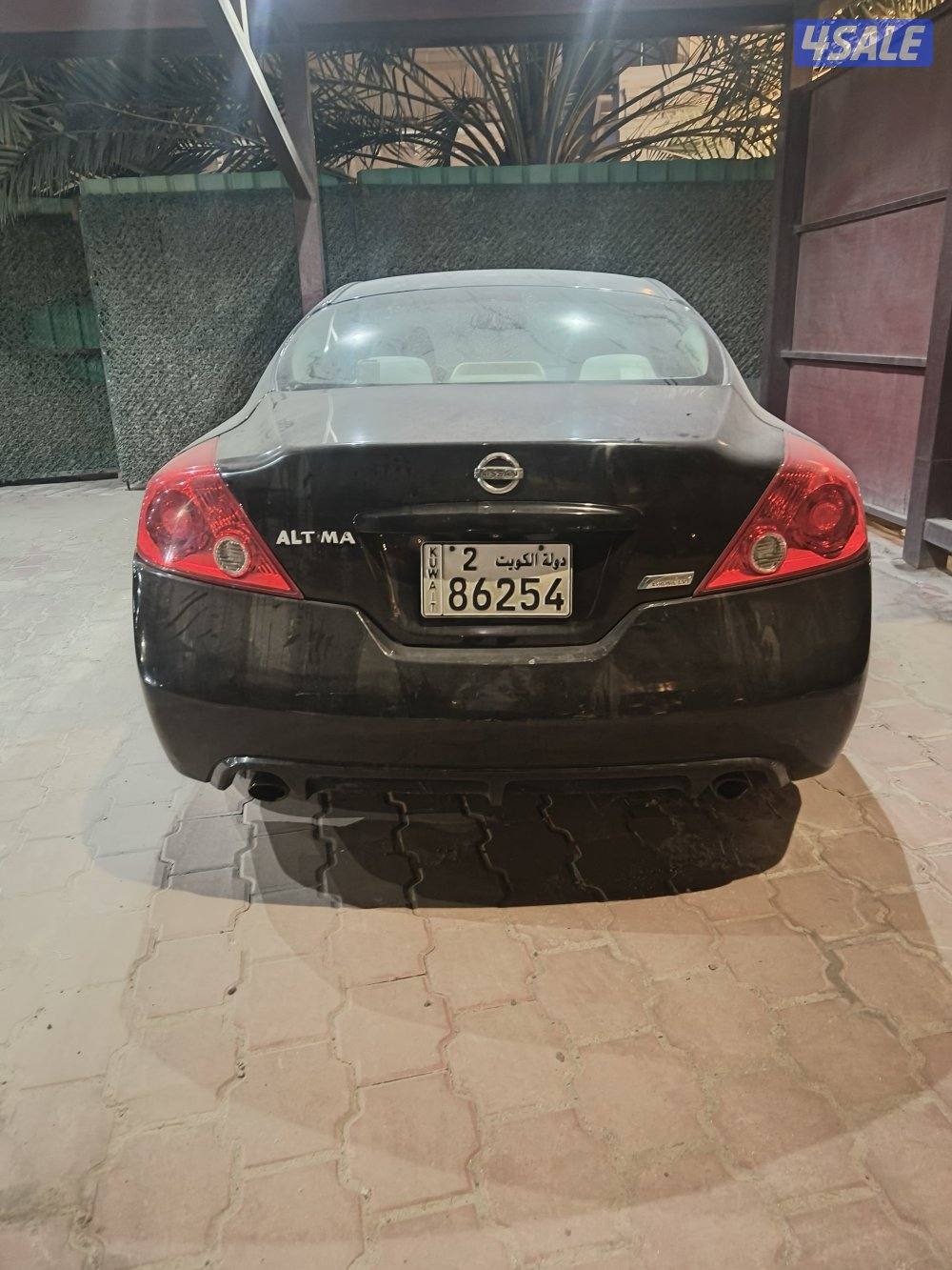 للبيع التيما موديل 2011 اربعه سلندر3