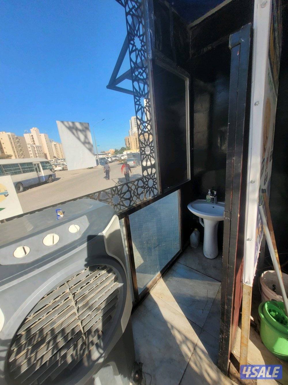 للبيع مطعم هندي في منطقة المهبوله عند شارع المطعم10