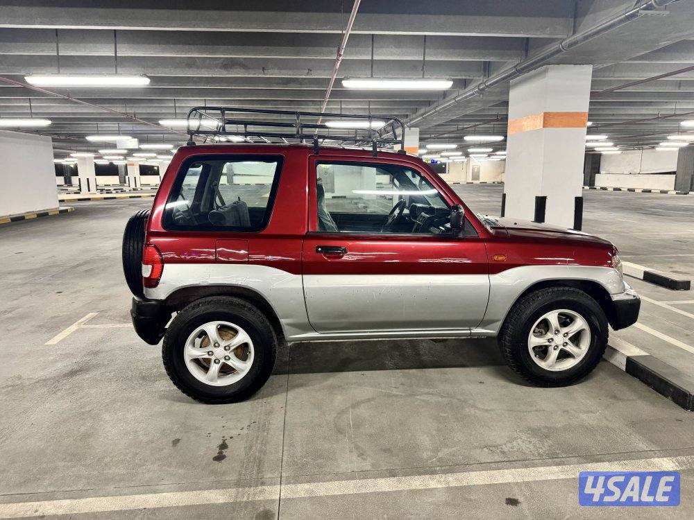 للبيع ميتسوبيشي باجيرو ايوه موديل 20011