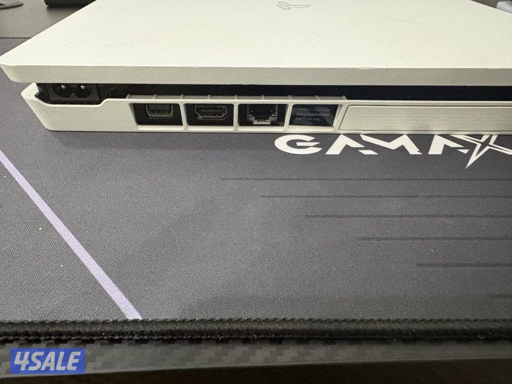 PS4 slim 500GB—White ( Excellent Condition + 2 Controllers.1