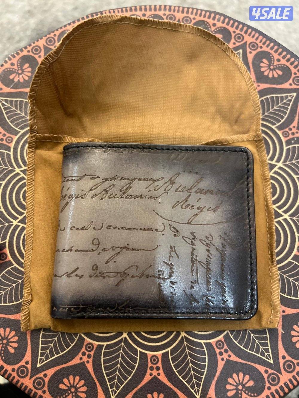 BERLUTI wallet 180kd vnds in excellent condition0