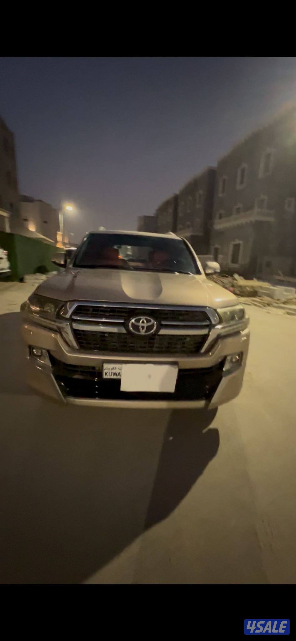 للبيع لاند كروزر GXR 8 سلندر شرط الفحص قير مكيه شاصي2