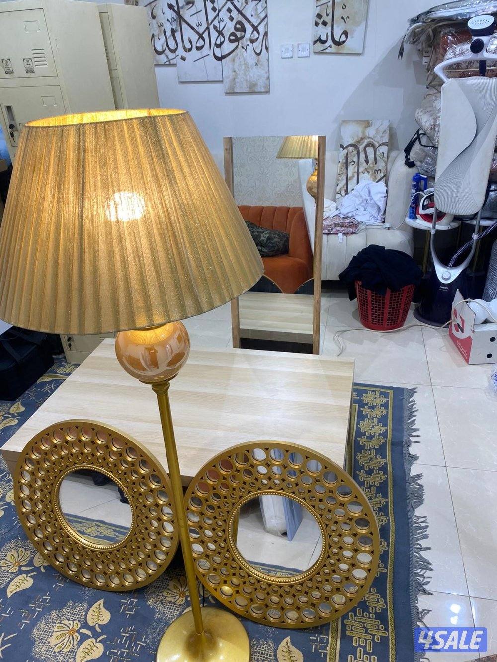 للبيع طاولة مع منظره وابجوره مع منظرين0