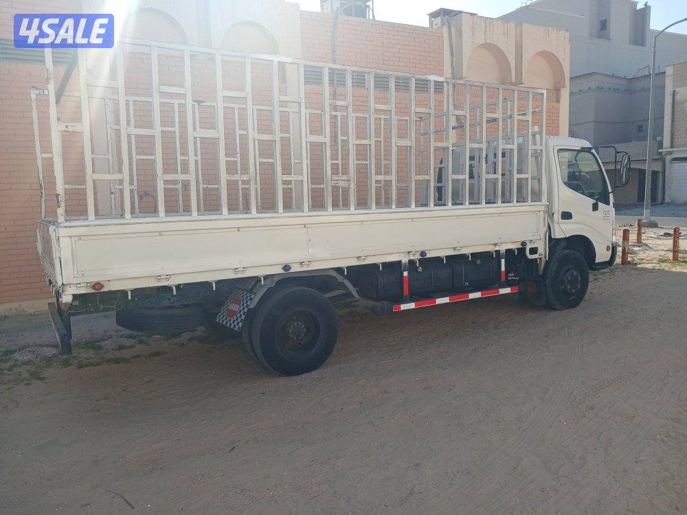 هاف لوري _ تويو تا1