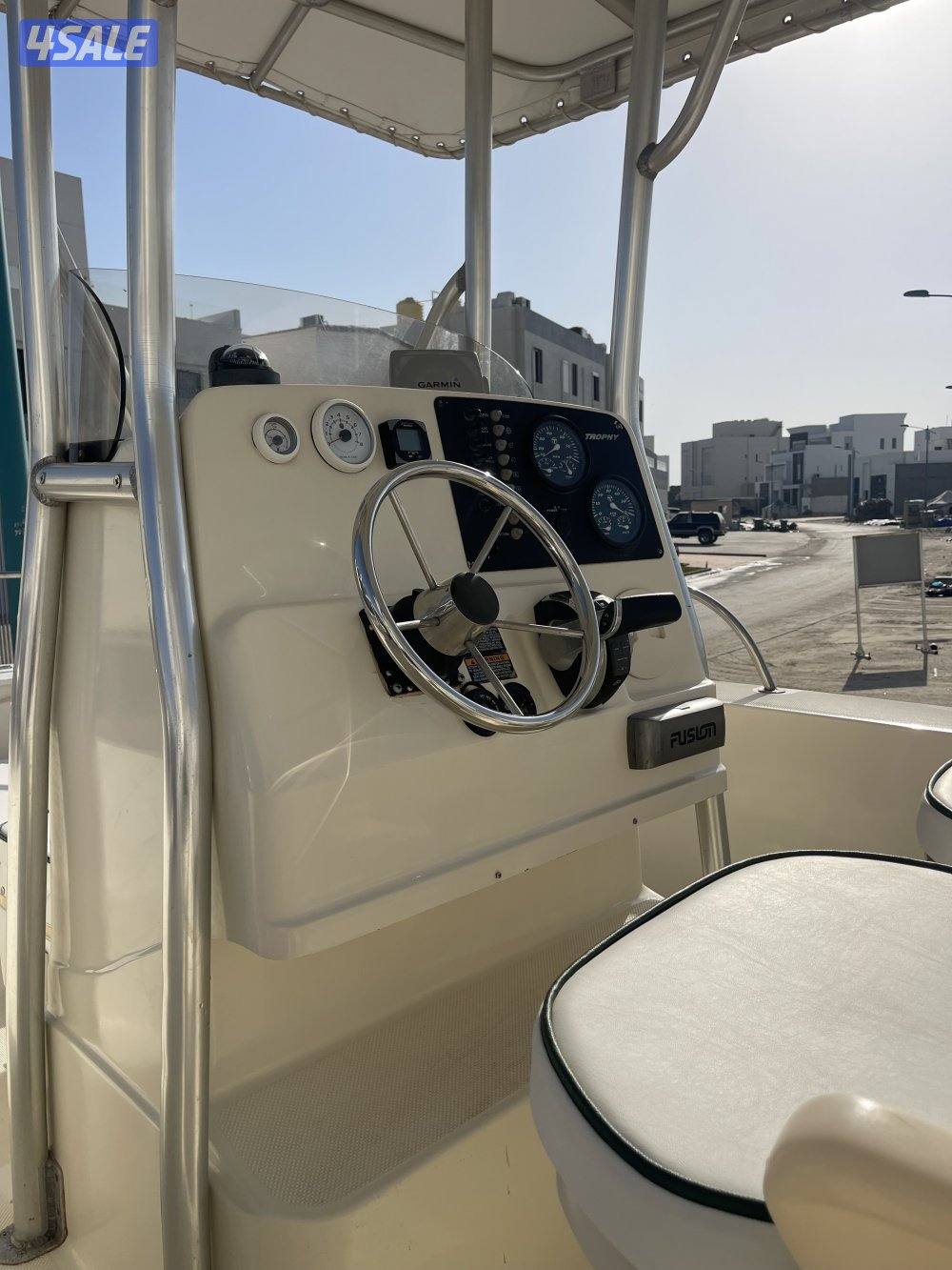 Bayliner Trophy بحالة الوكالة8