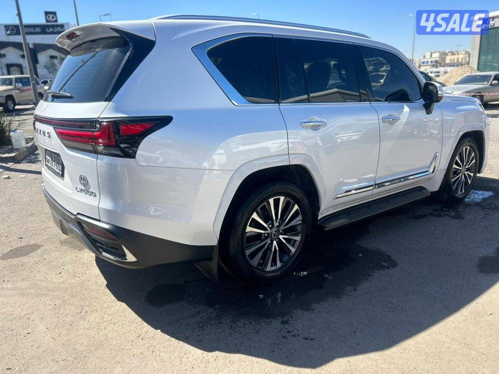 لكزس LX600 درجة ثانيه twinturbo .V6 موديل 2023 ماشى 70.000 k.m2