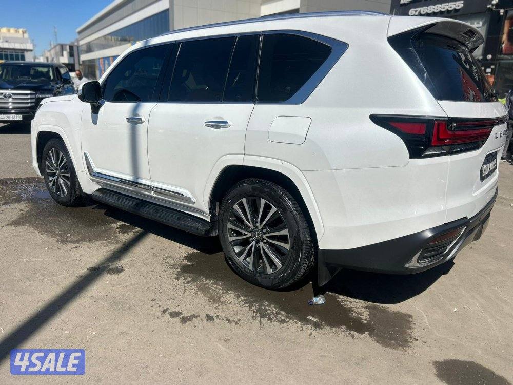 لكزس LX600 درجة ثانيه twinturbo .V6 موديل 2023 ماشى 70.000 k.m3