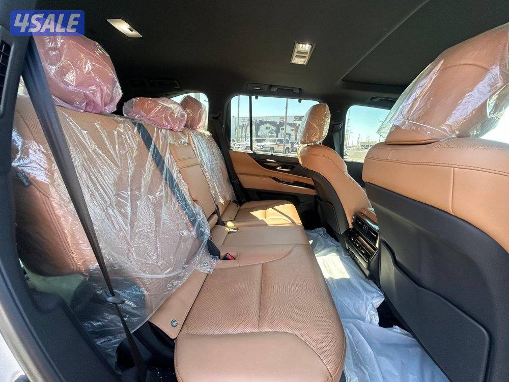 لكزس LX600 درجة ثانيه twinturbo .V6 موديل 2023 ماشى 70.000 k.m4