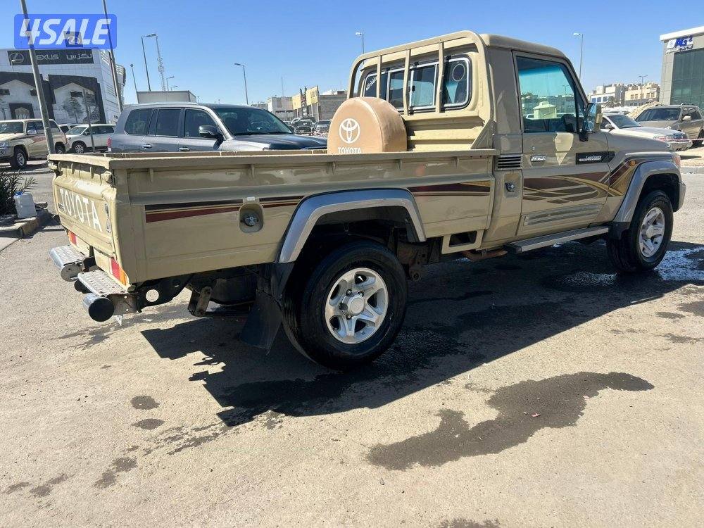 لاند كروزر شاص LX .V6 موديل 2012 ماشى 465.000 k.m وارد الساير .2