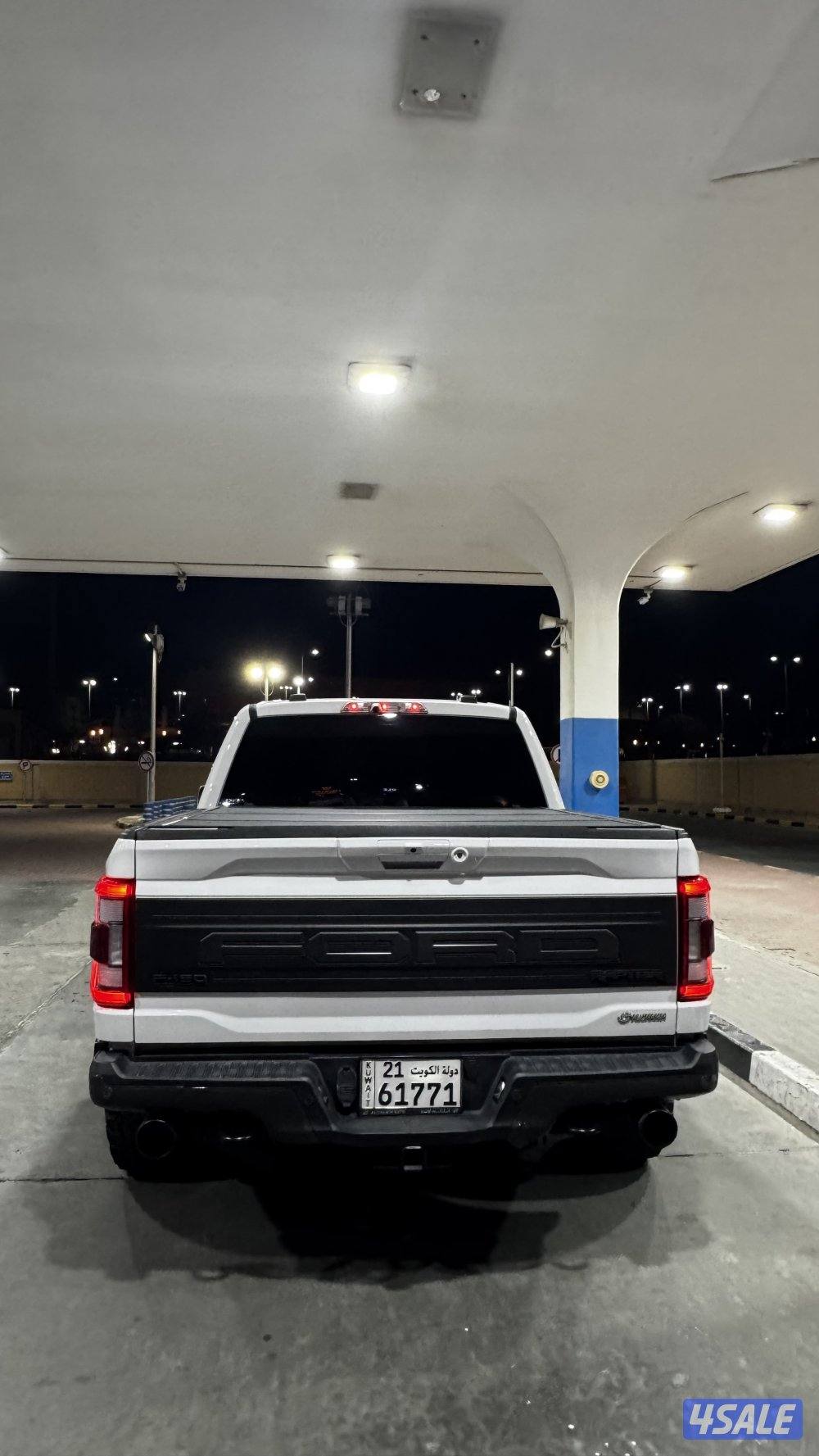 Ford F150 Raptor 351