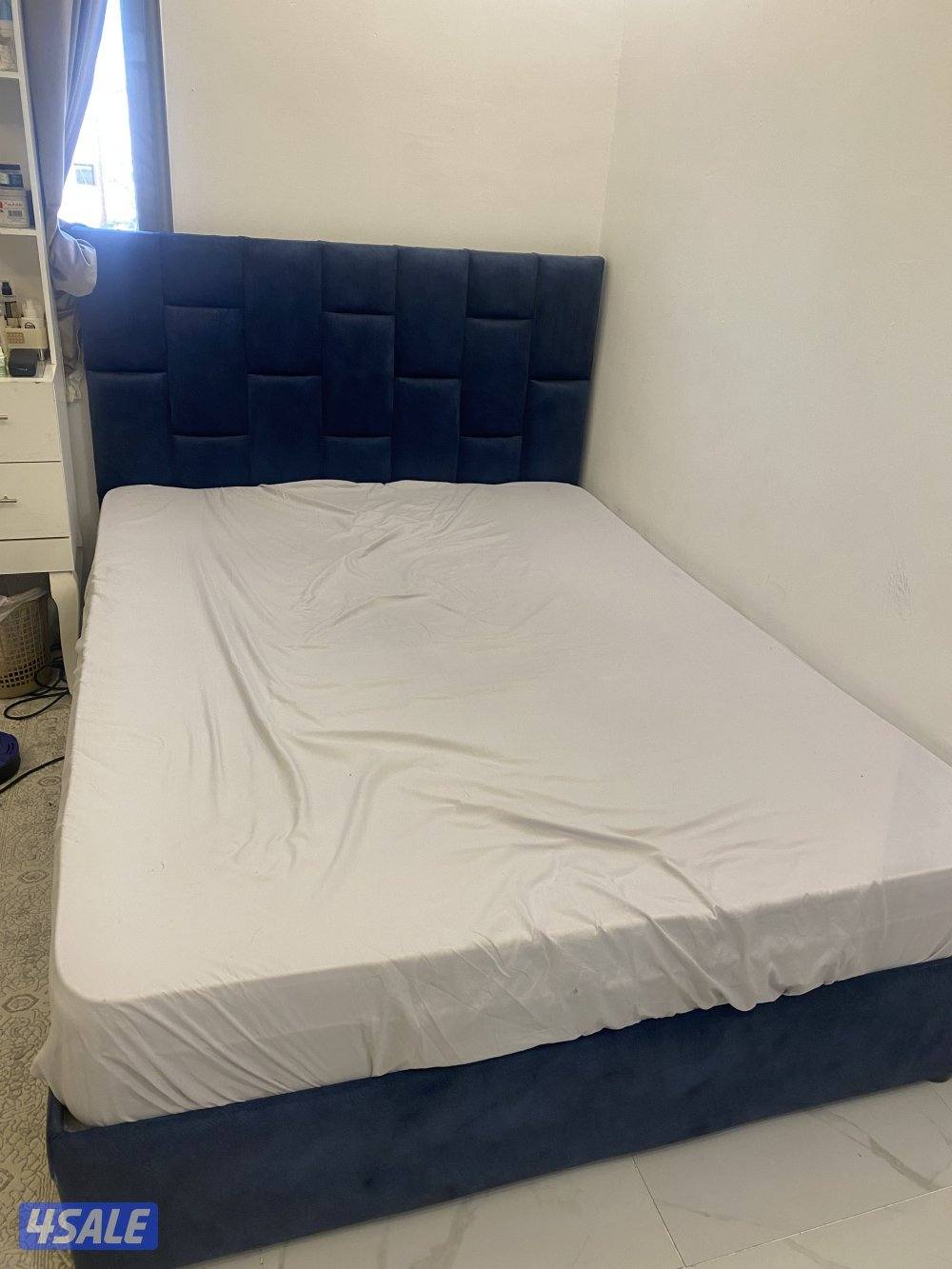 سرير مع مرتبة طبية1