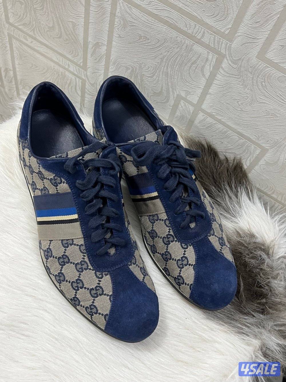 جوتيين قوتشي مقاس ٤٤4