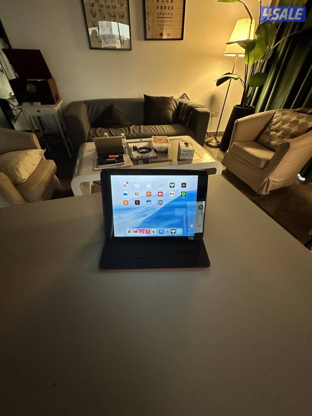 Premium Condition iPad Air 2 – 128GB Silver – Like New2