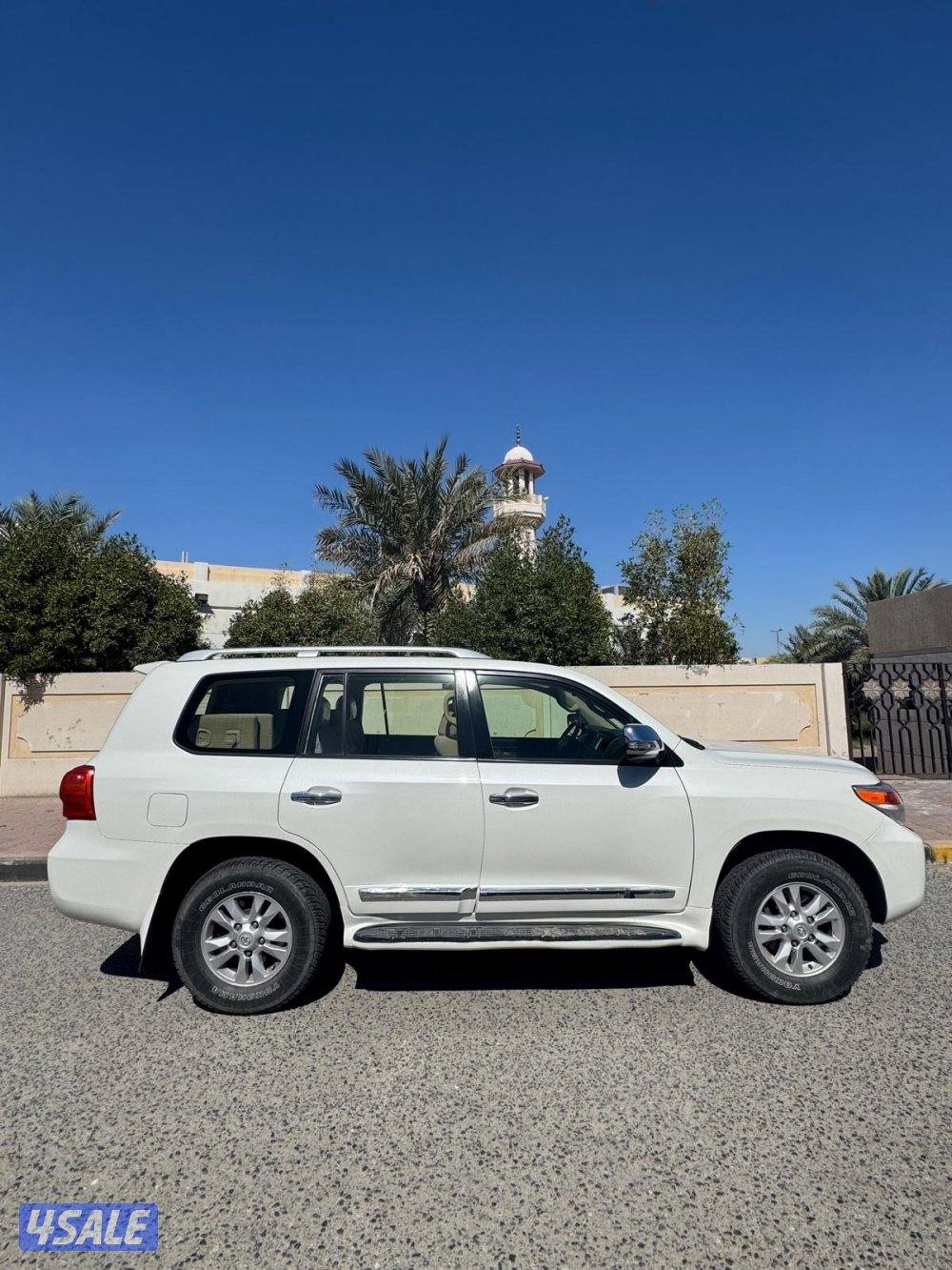 لاندكروزر موديل 20132