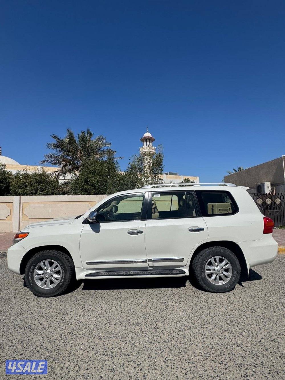 لاندكروزر موديل 20133