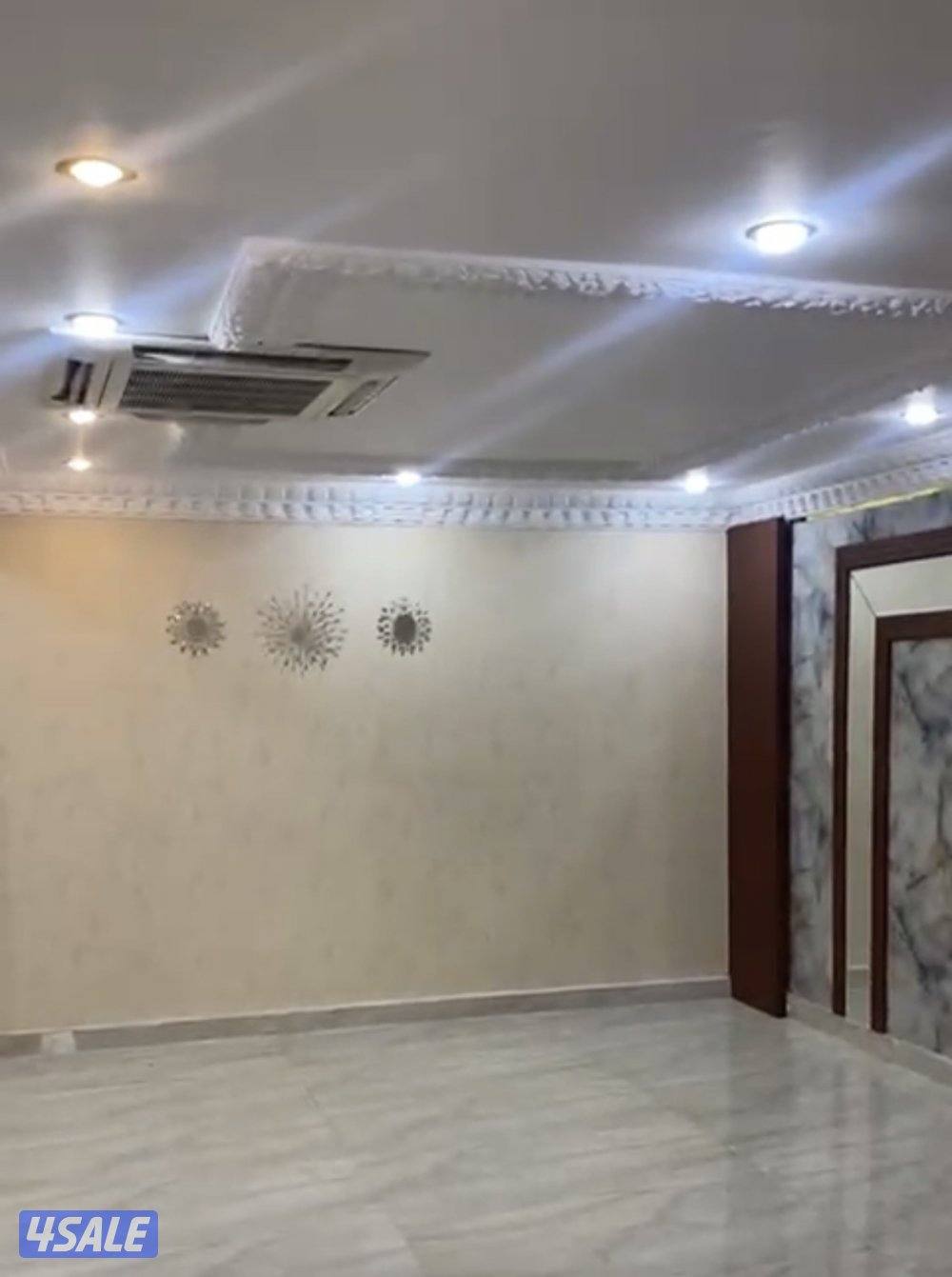 للايجار دور ارضي مع دور اول القصر قطعة 4ب2