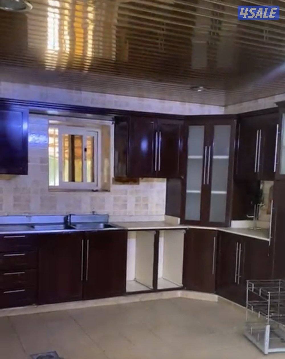 للايجار دور ارضي مع دور اول القصر قطعة 4ب4