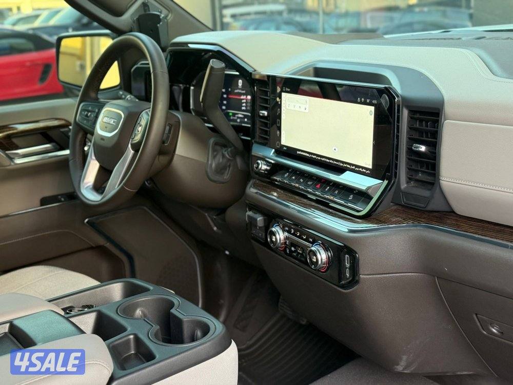 GMC SIERRA SLE 4*4 _2024 عداد 11 الف فقط7