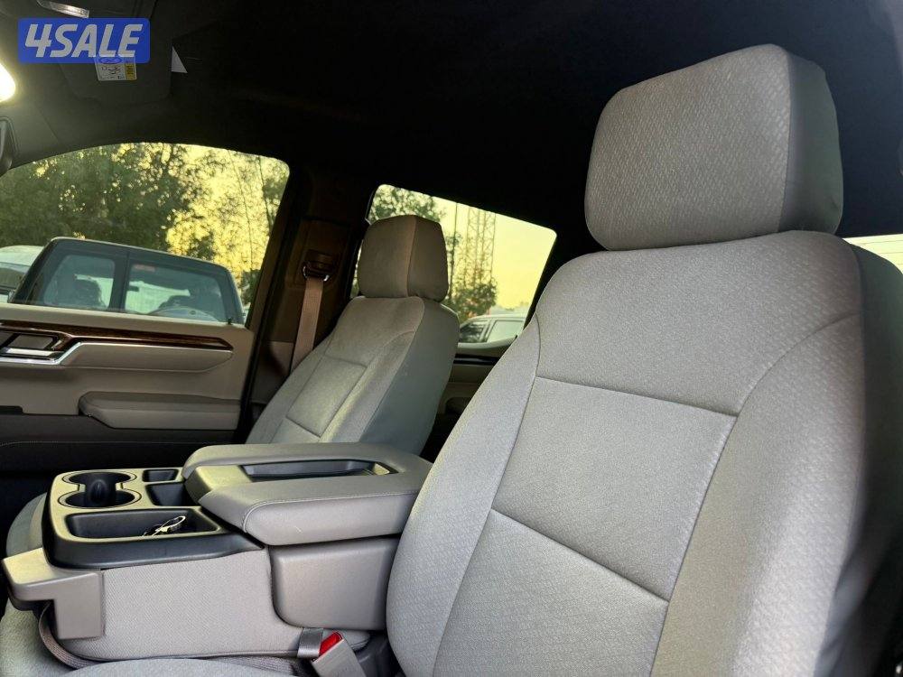 GMC SIERRA SLE 4*4 _2024 عداد 11 الف فقط8