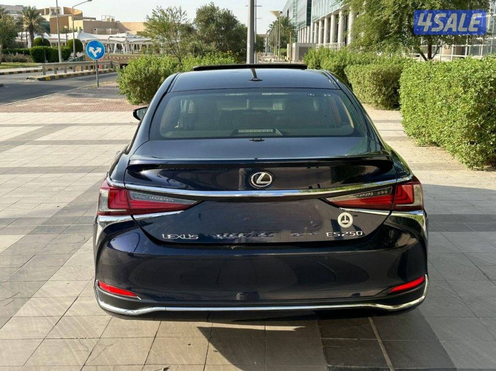 لكزس ES250 شرط الفحص 2023 ماشي 40 وارد الساير3