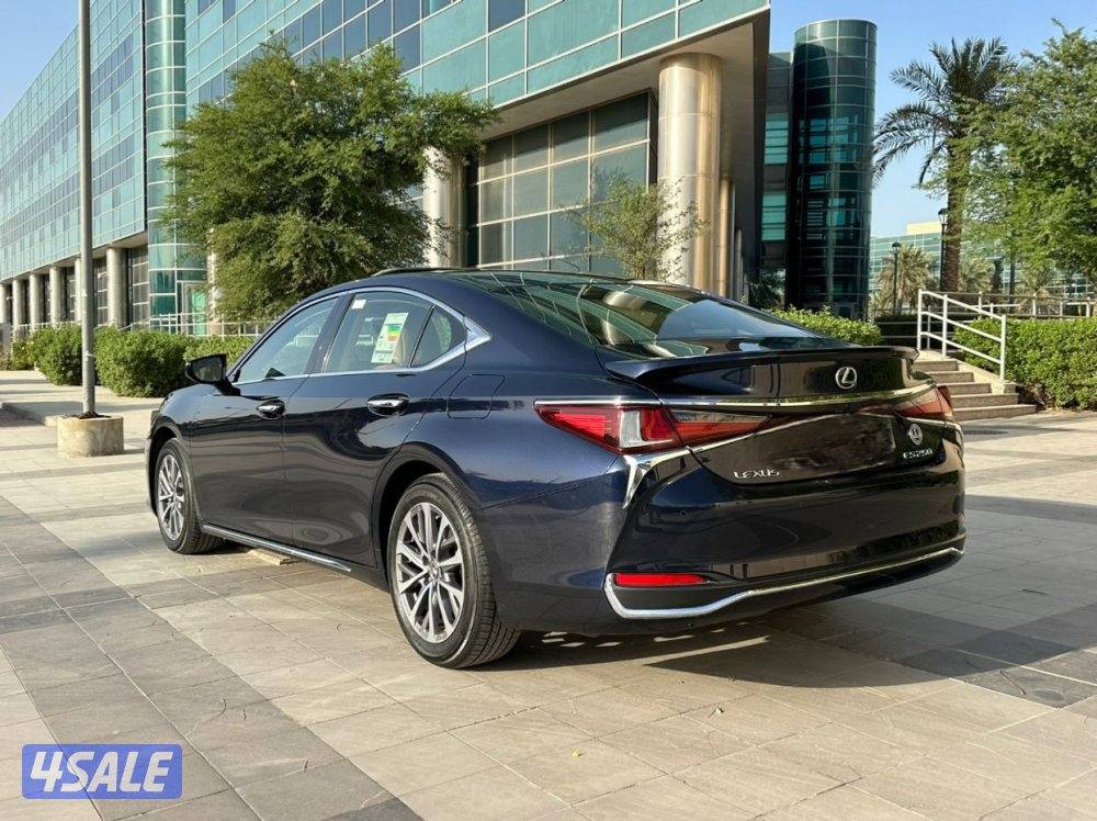لكزس ES250 شرط الفحص 2023 ماشي 40 وارد الساير2