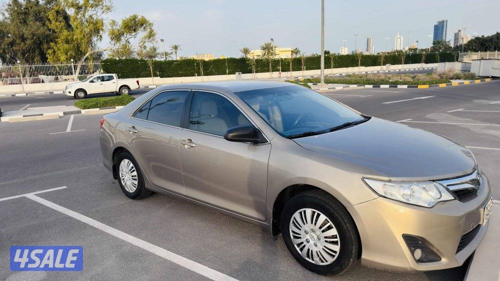 للبيع تويوتا كامري موديل 2014 بحالة ممتازة3