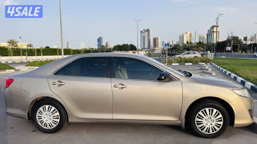 للبيع تويوتا كامري موديل 2014 بحالة ممتازة4