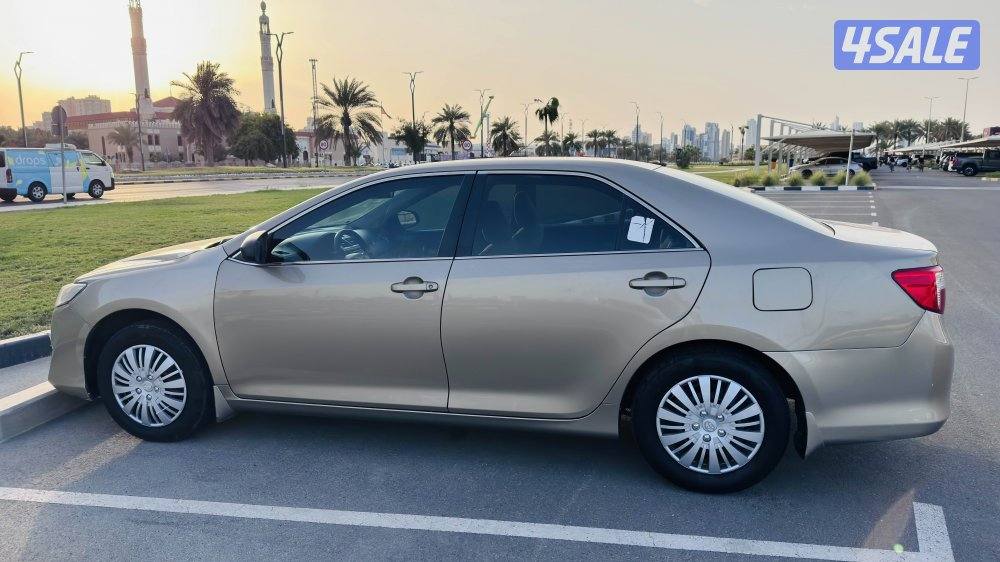 للبيع تويوتا كامري موديل 2014 بحالة ممتازة5