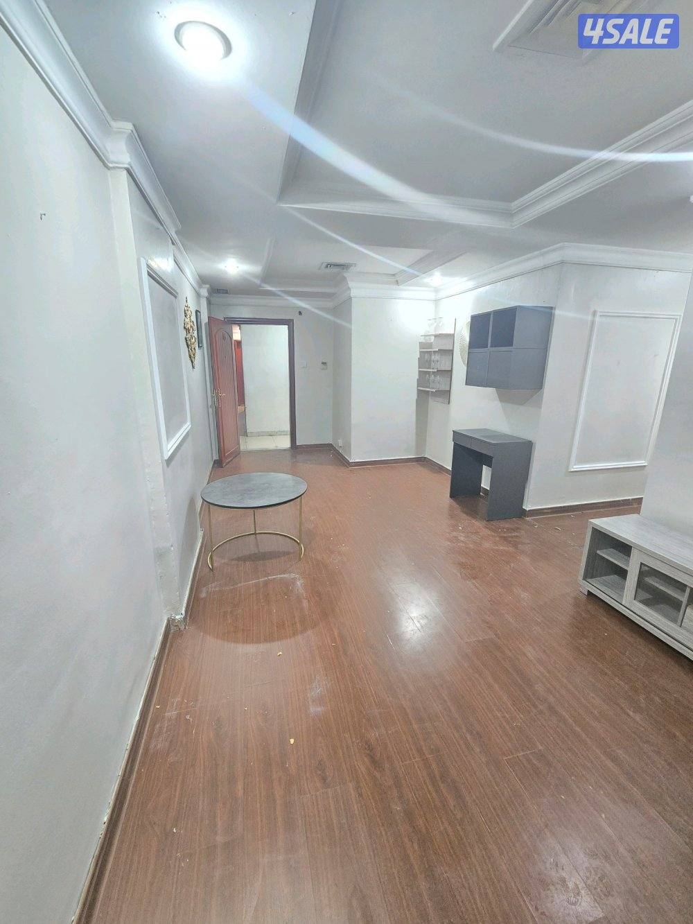 شقه للايجار غرفه وصاله وحمام ومطبخ شامل كل شيء الكهربه والميه والصيانه1