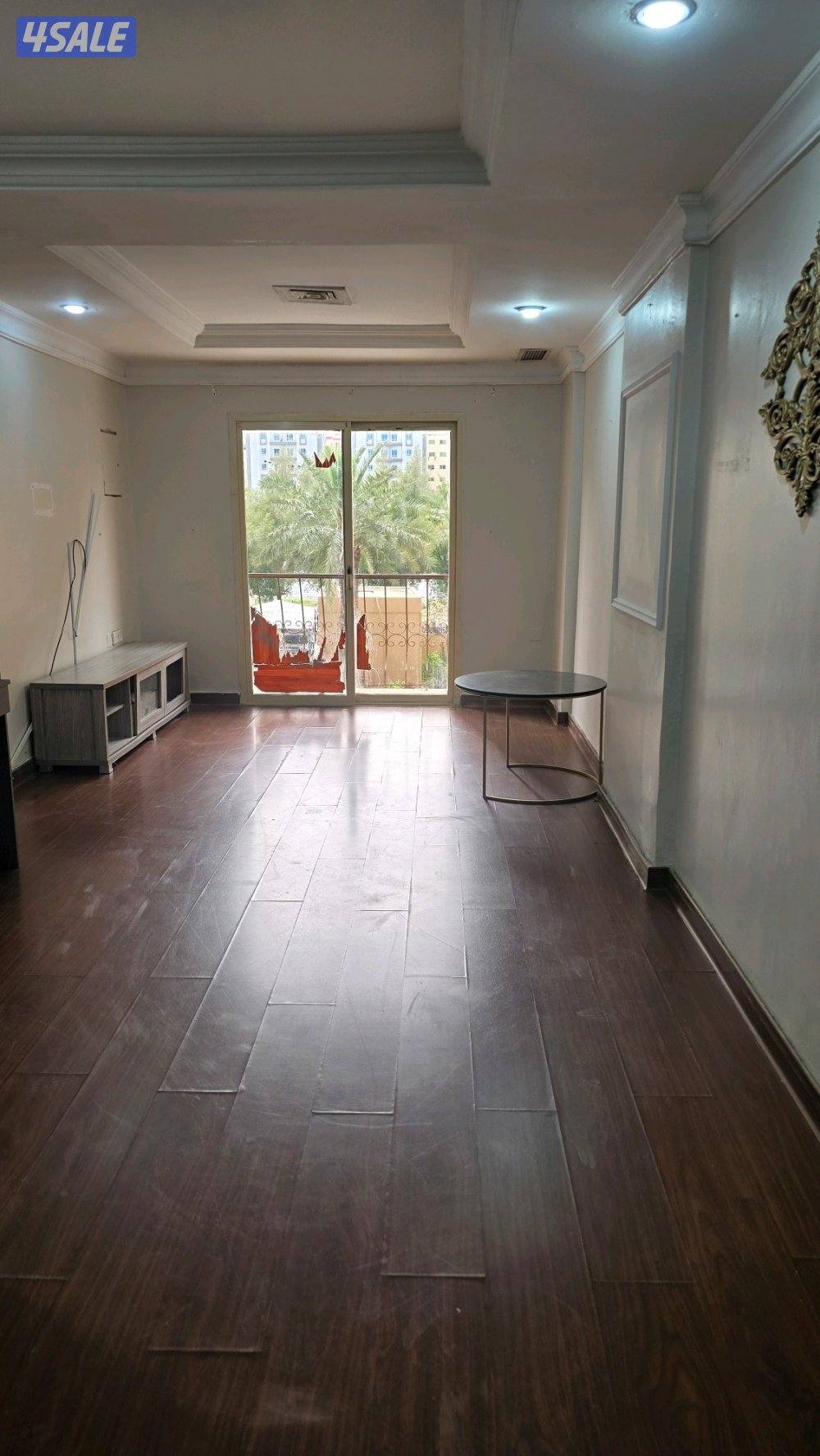 شقه للايجار غرفه وصاله وحمام ومطبخ شامل كل شيء الكهربه والميه والصيانه10