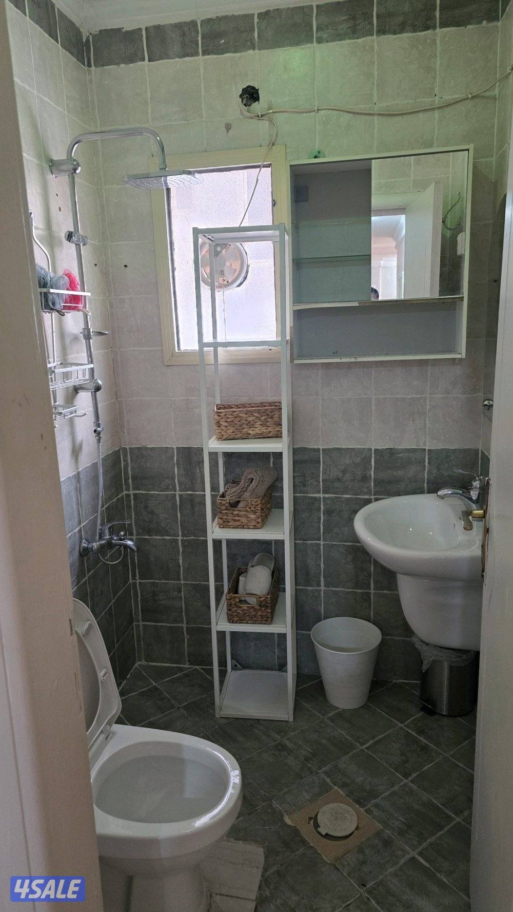 شقه للايجار غرفه وصاله وحمام ومطبخ شامل كل شيء الكهربه والميه والصيانه12