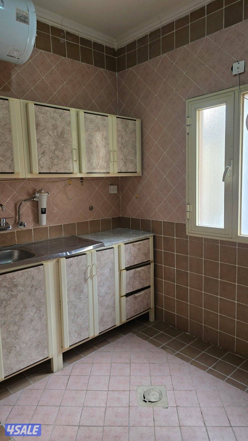 شقه للايجار غرفه وصاله وحمام ومطبخ شامل كل شيء الكهربه والميه والصيانه13