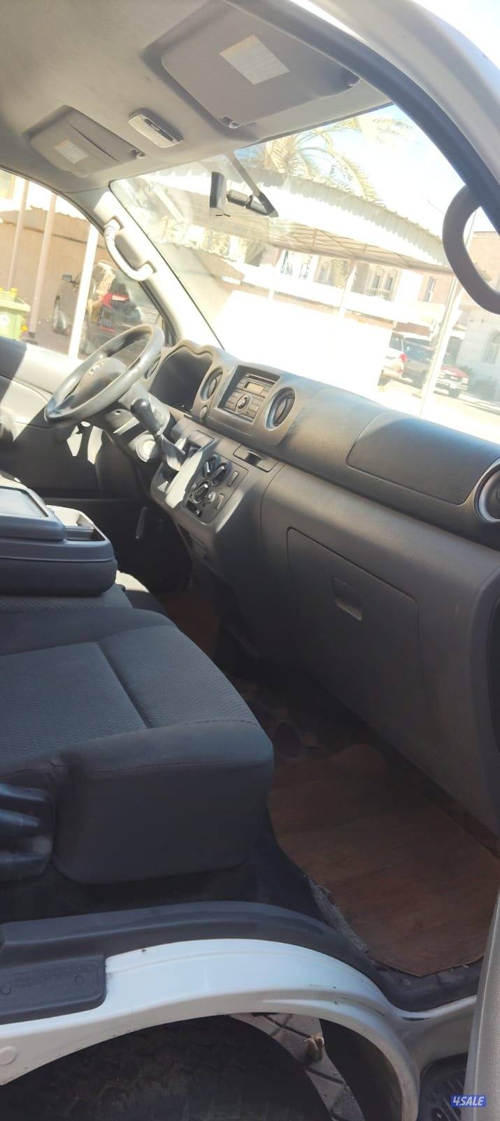 باص نيسان اورفان ماشي 187 لون ابيض4