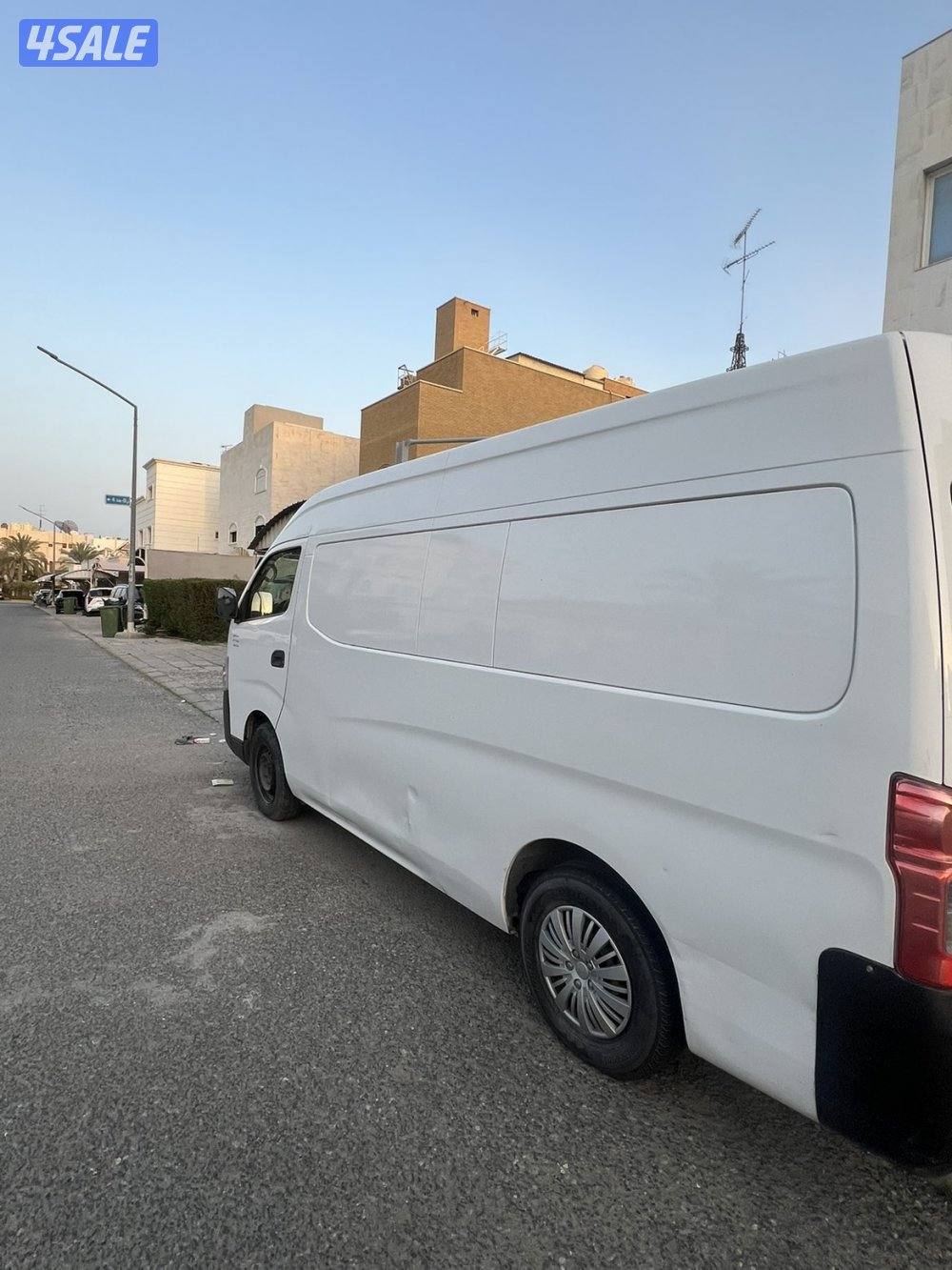 باص نيسان اورفان ماشي 187 لون ابيض6