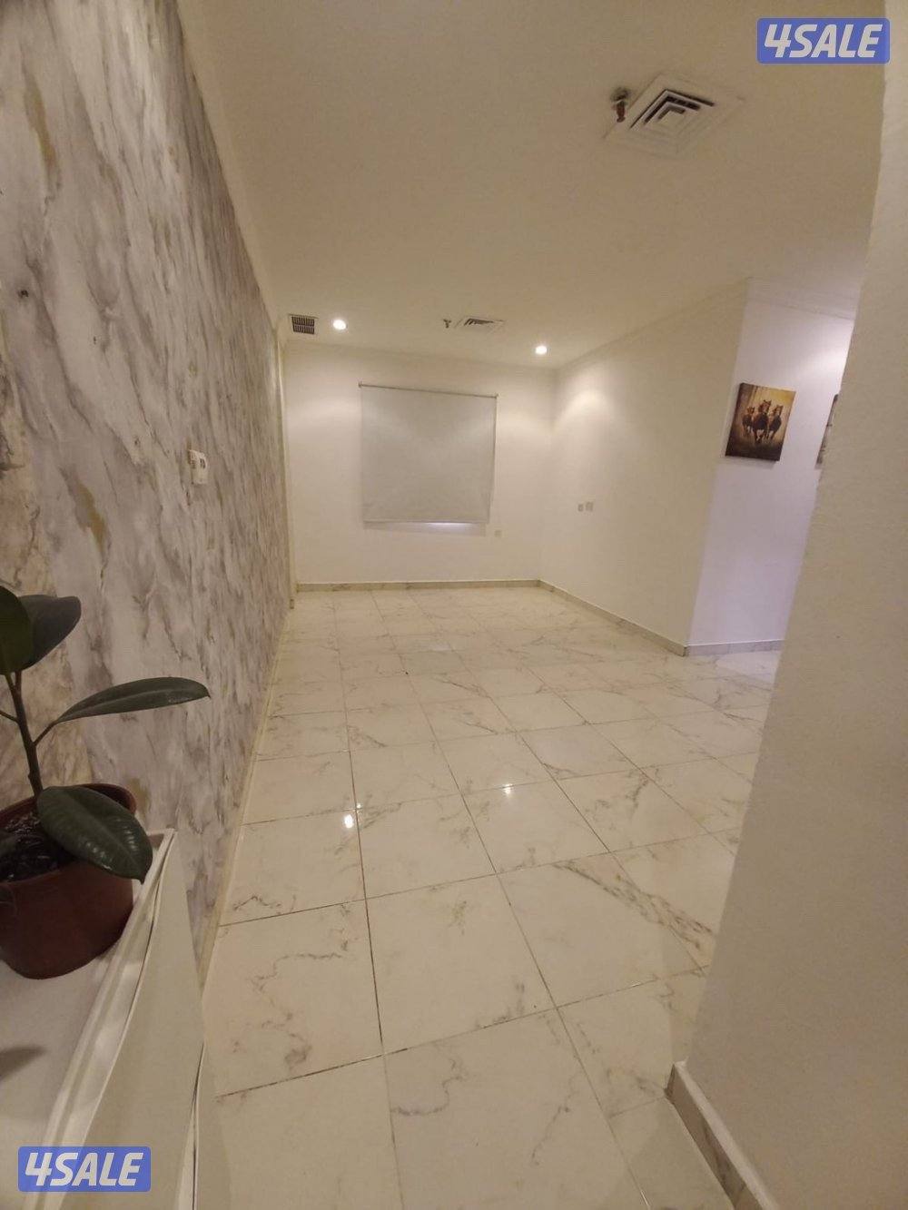 للإيجار في السالمية موقع مميز0