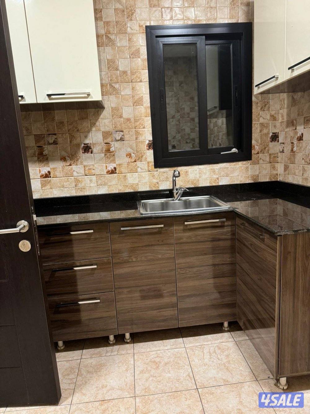 للايجار شقة في صباح السالم ق10