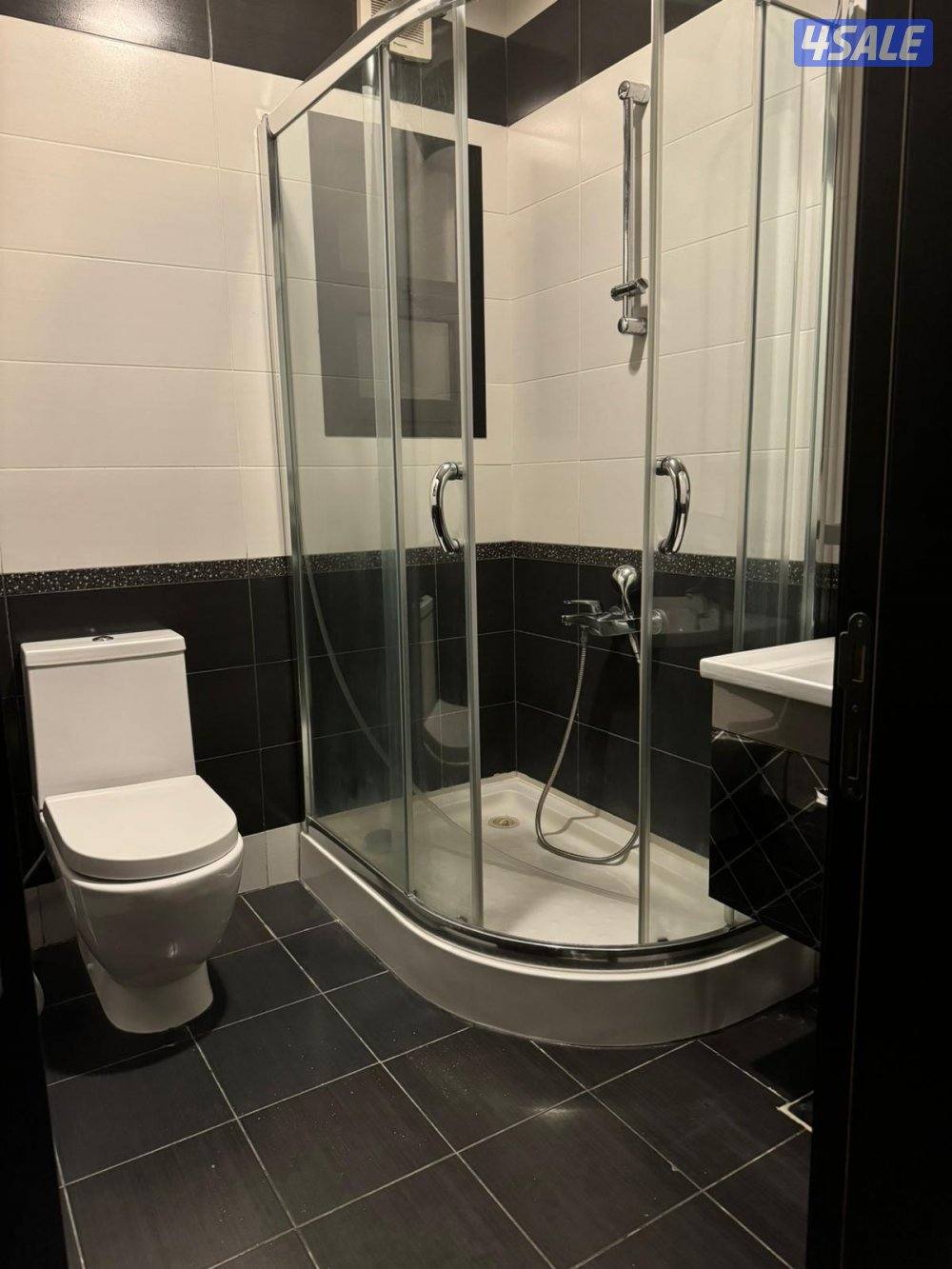 للايجار شقة في صباح السالم ق12