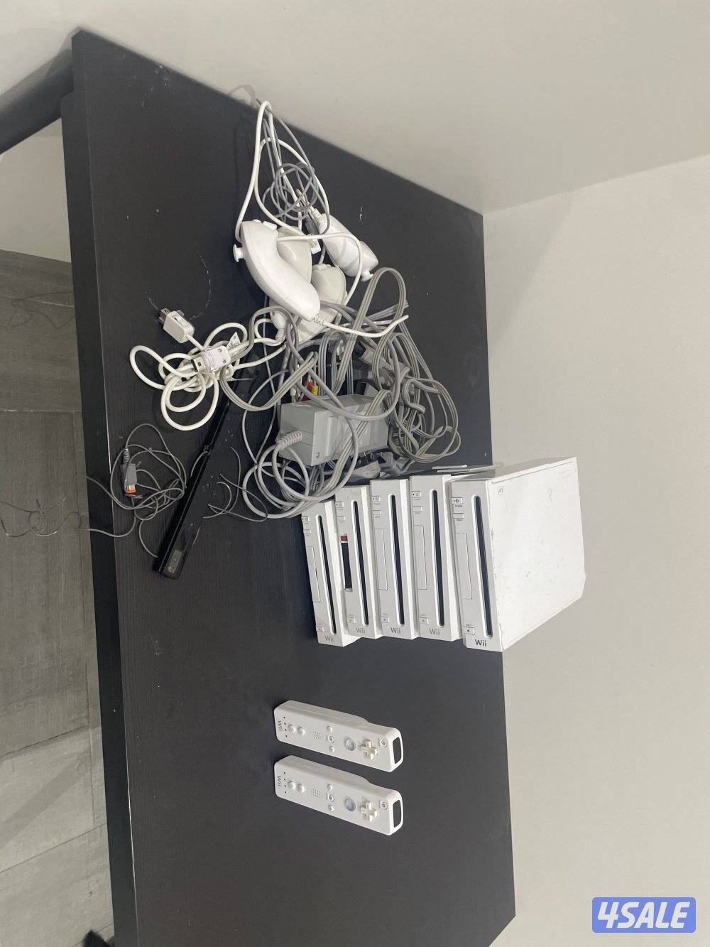 ٥ اجهزة wii مع اغلب اكسسواراتها0