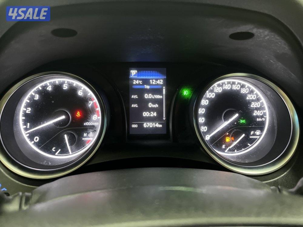 TOYOTA CAMRY GLE 4 CYL MID OPTION6