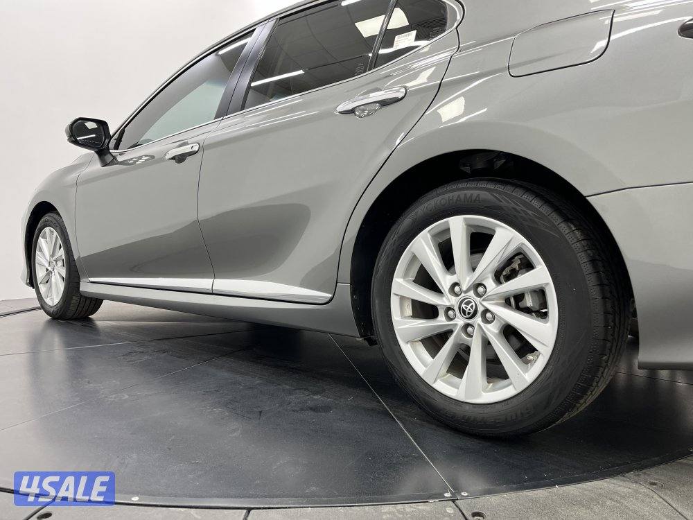 TOYOTA CAMRY GLE 4 CYL MID OPTION9
