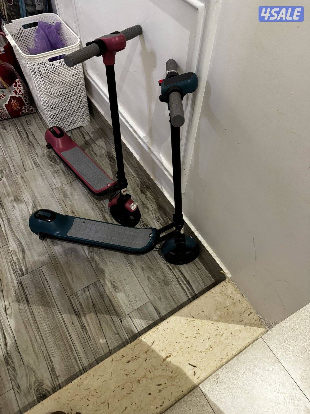 للبيع اسكوترين حجم صغير1