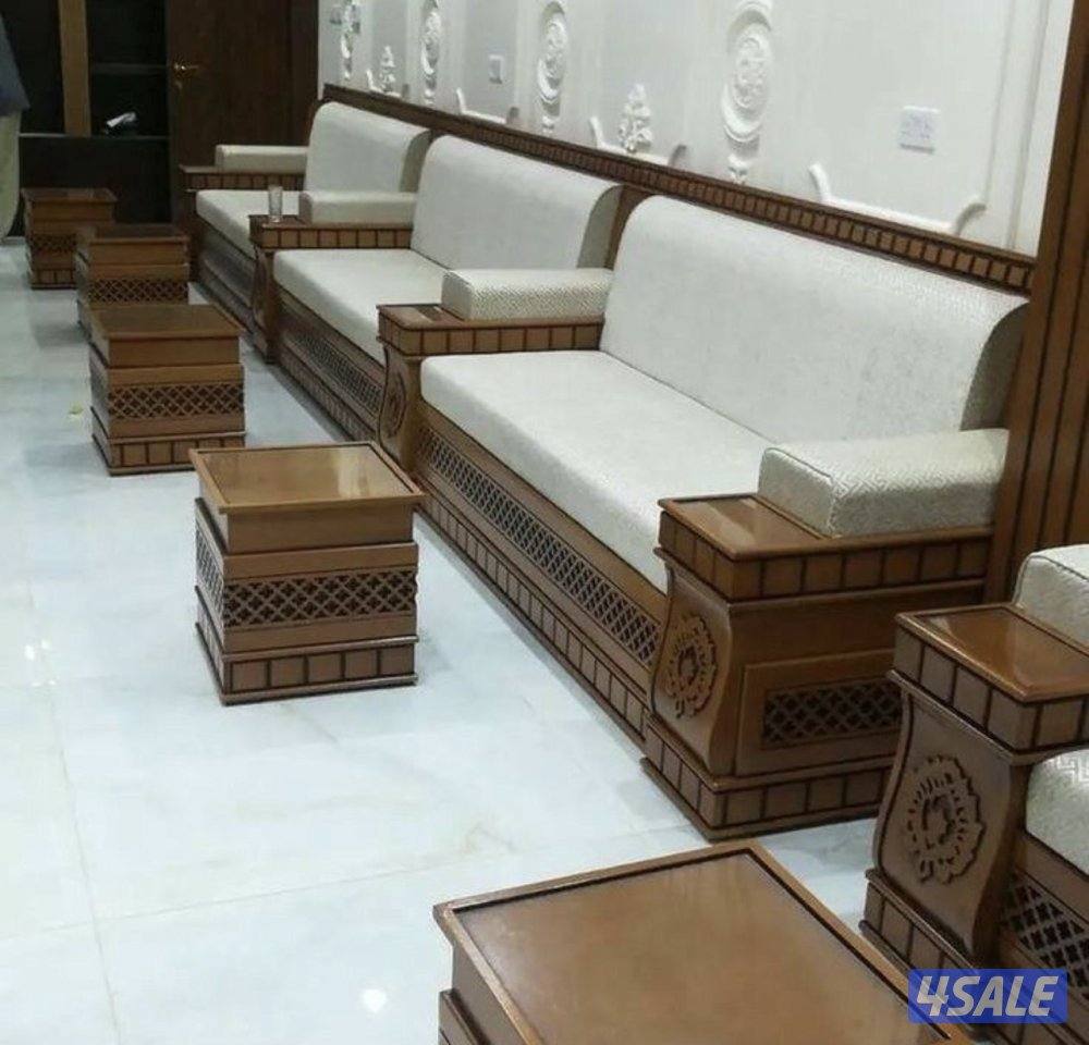 تنجيد وتفصيل ديوانيات ومساند ومطارح وكنب وجلسات وكل الستاير وسجاد0