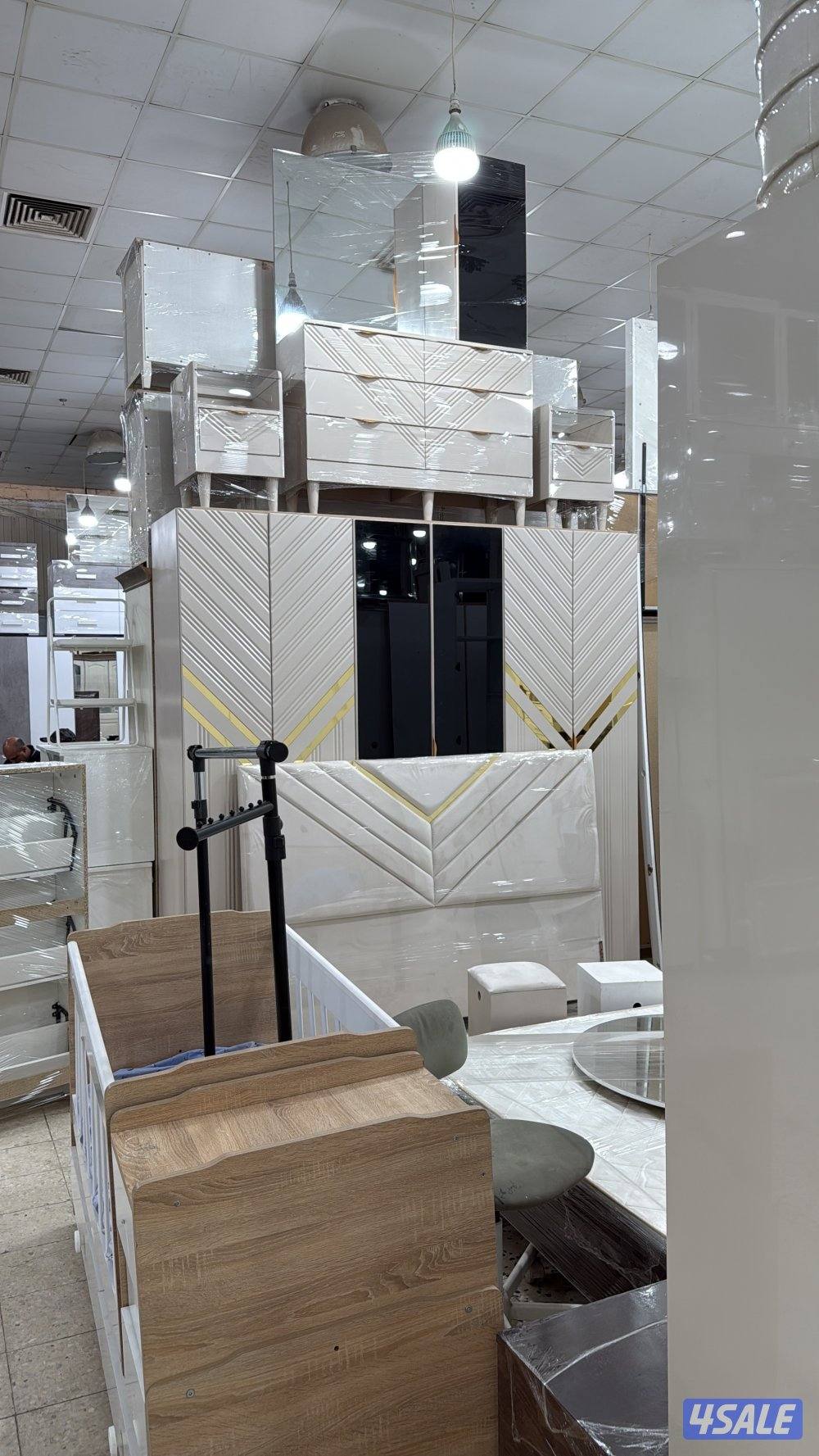 نبيع سراير وغرف نوم شبه جديده0