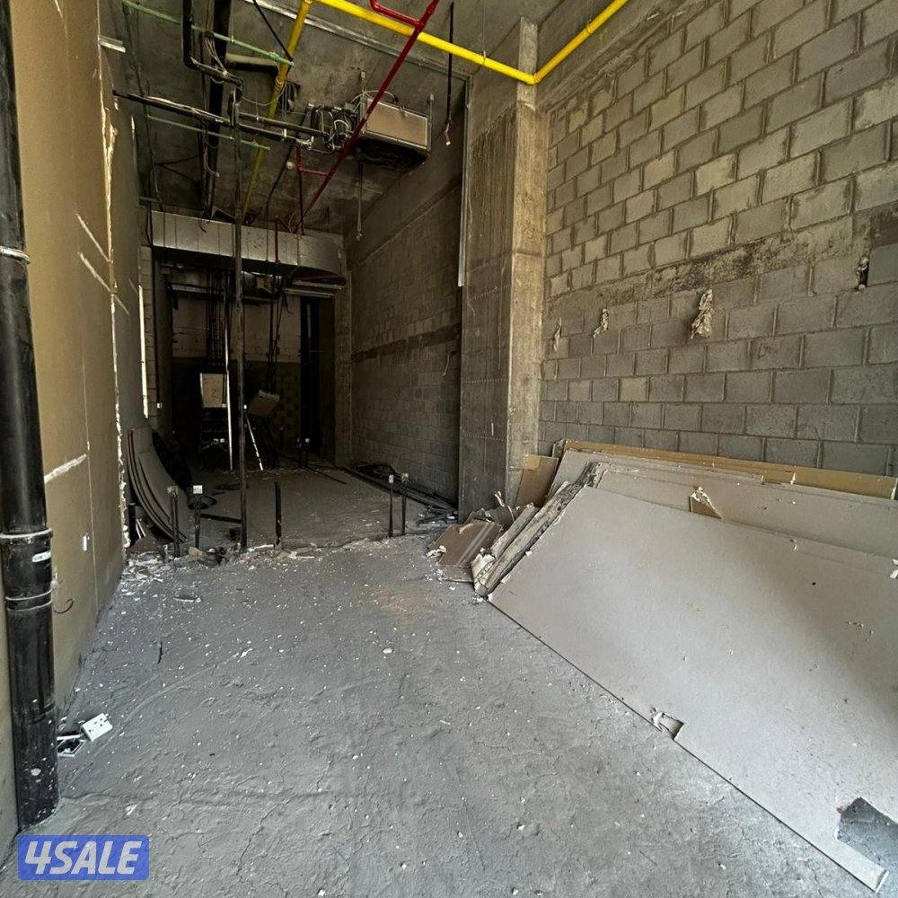 محل تجاري مع فترة سماح للإيجار في الشرق1