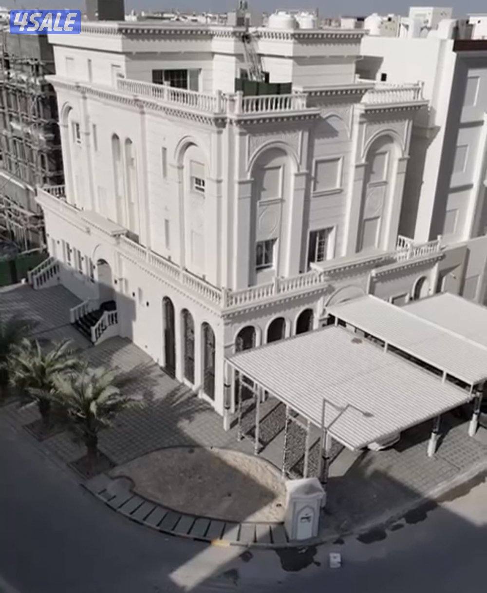 شقة مع الروف دور كامل 3 غرف 3 حمام و1 ماستر 1غرفة خ مع حمام مطبخ مجهز0